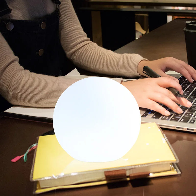 LumiSphere – Kleur Veranderende LED Bol Tafellamp – Moderne Sfeerverlichting voor Woonkamer, Slaapkamer & Bureau