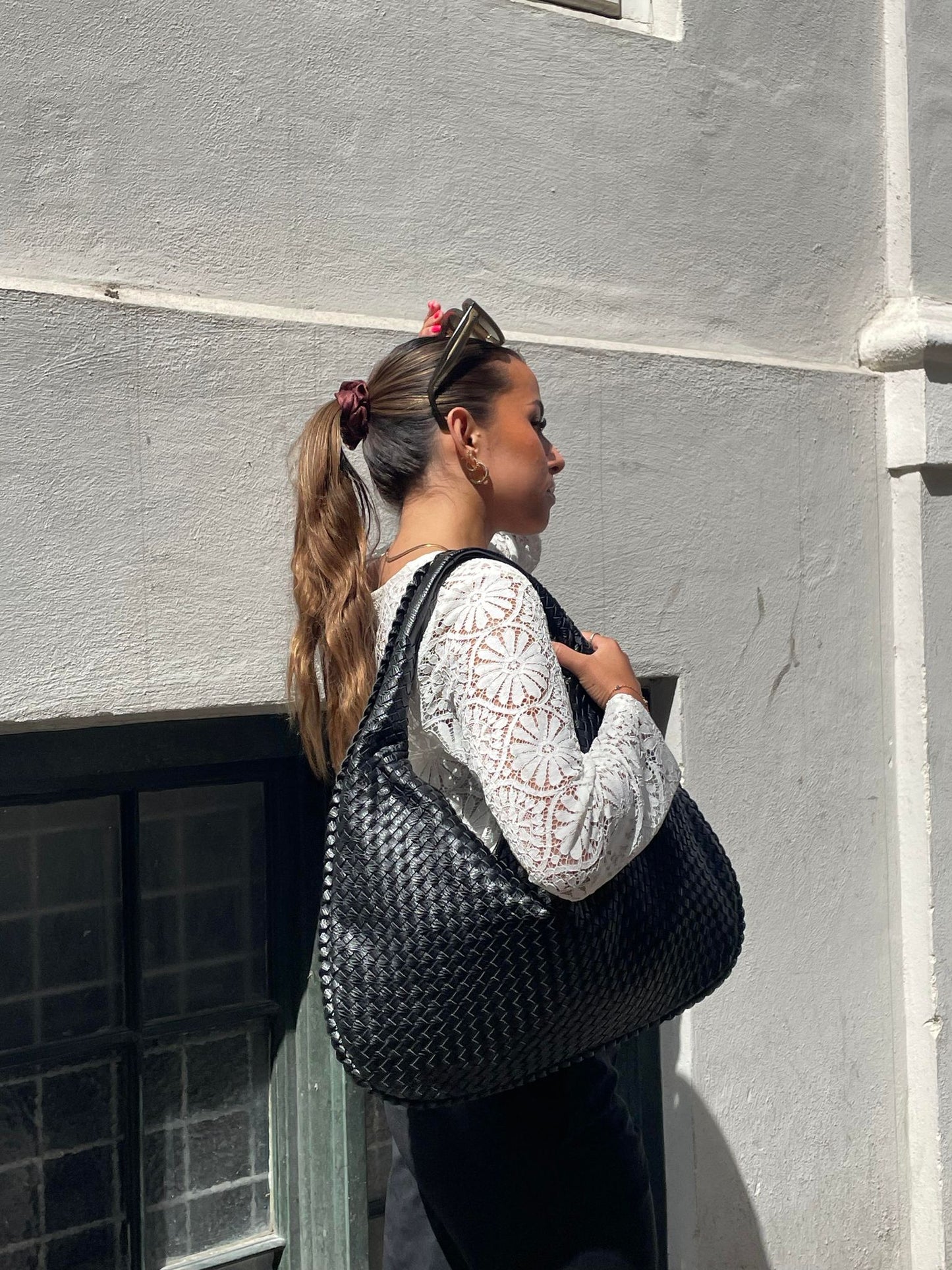 Stijlvolle dames schoudertas – Gevlochten design, ruim en lichtgewicht