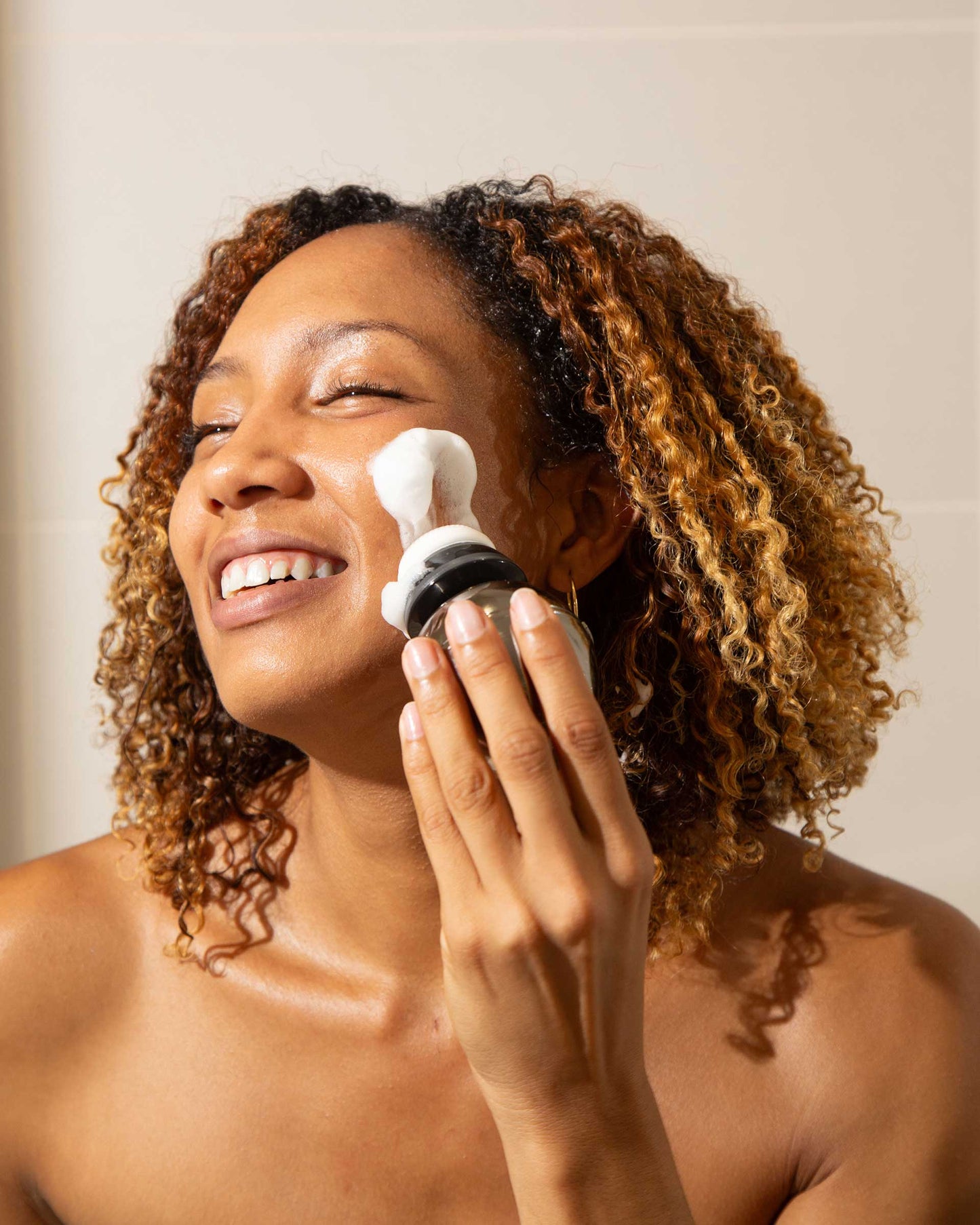 Silkshear Scheerapparaat voor Vrouwen– Glad & Irritatievrij Scheren – Waterdicht & Draadloos – Inclusief Neustrimmer & Exfoliatieborstel